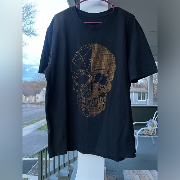 Tops - Gold skull T-shirt